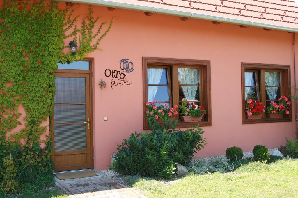 Otto Panzio Villany Exterior photo